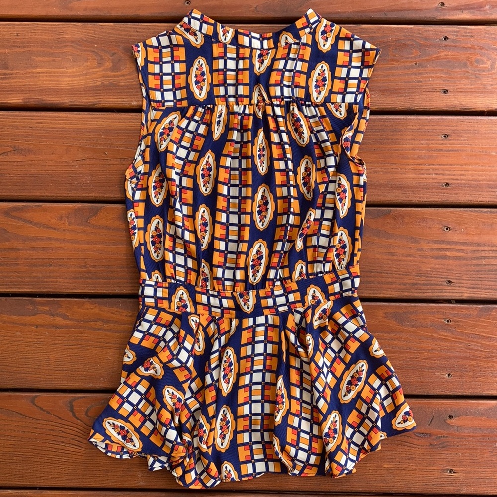 Bold pattern sleeveless shirt with loose peplum - Picture 2 of 6